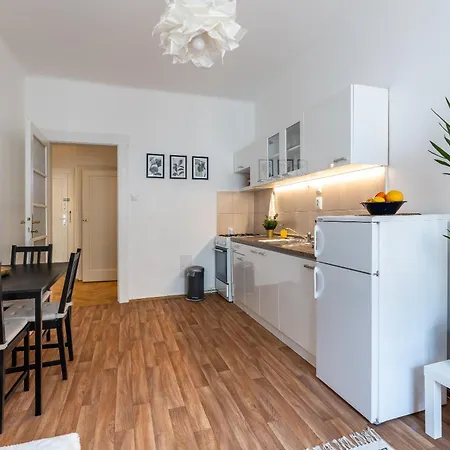 Stunning Apartment, 6 Mins From National Muzeum Praha