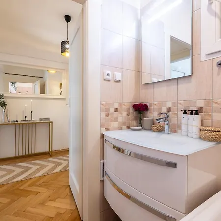 Stunning Apartment, 6 Mins From National Muzeum *
