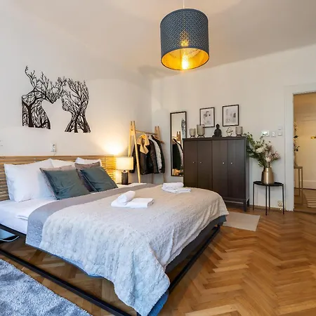 Apartmán Stunning Apartment, 6 Mins From National Muzeum Praha