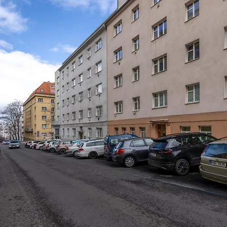 Stunning Apartment, 6 Mins From National Muzeum